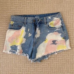 BDG High-Waisted Cheeky Denim Short – Tie Dye
